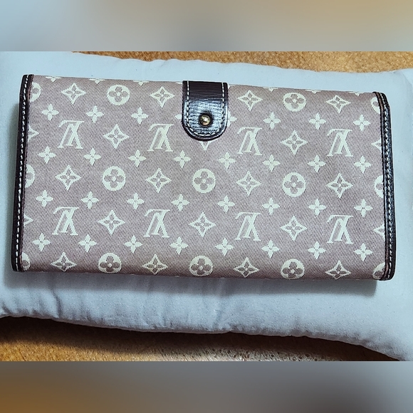 Authentic Louis Vuitton Monogram Idylle Pattern Sarah Wallet ( Mini Lin) - Picture 2 of 14